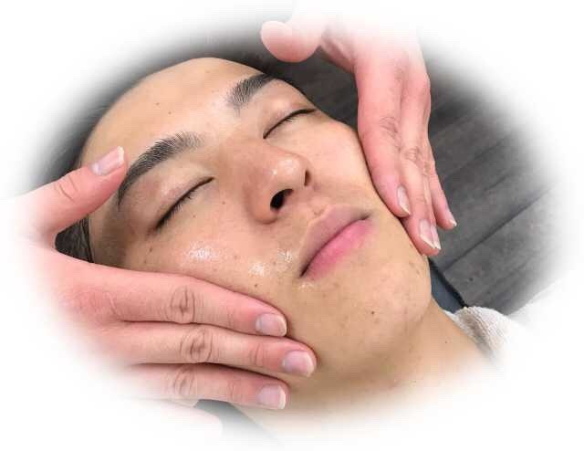 フェイシャルマッサージ